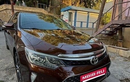 Toyota Camry, 2018 год, 1 900 000 рублей, 3 фотография