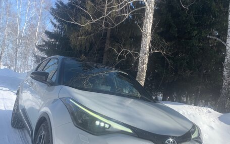 Toyota C-HR I рестайлинг, 2023 год, 3 500 000 рублей, 2 фотография