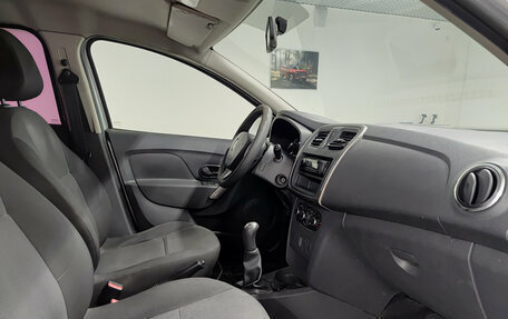 Renault Logan II, 2017 год, 739 000 рублей, 13 фотография