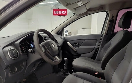 Renault Logan II, 2017 год, 739 000 рублей, 20 фотография