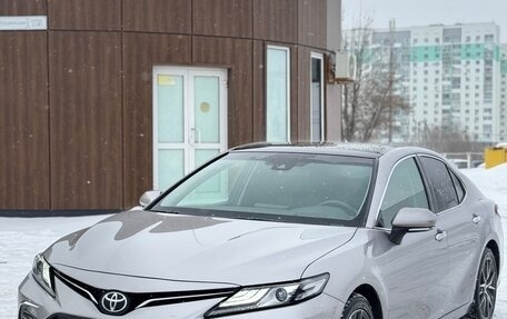 Toyota Camry, 2022 год, 3 250 000 рублей, 2 фотография