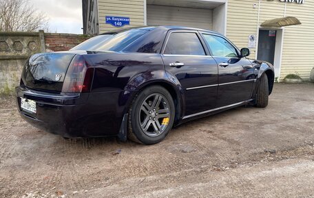 Chrysler 300C II, 2005 год, 1 300 000 рублей, 5 фотография