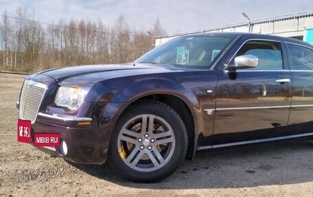 Chrysler 300C II, 2005 год, 1 300 000 рублей, 8 фотография
