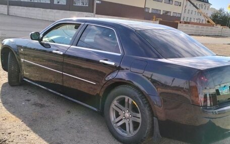 Chrysler 300C II, 2005 год, 1 300 000 рублей, 9 фотография