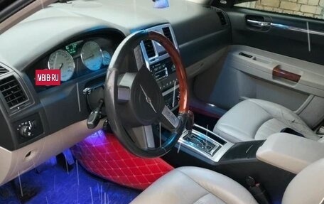 Chrysler 300C II, 2005 год, 1 300 000 рублей, 11 фотография