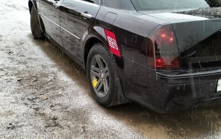 Chrysler 300C II, 2005 год, 1 300 000 рублей, 13 фотография