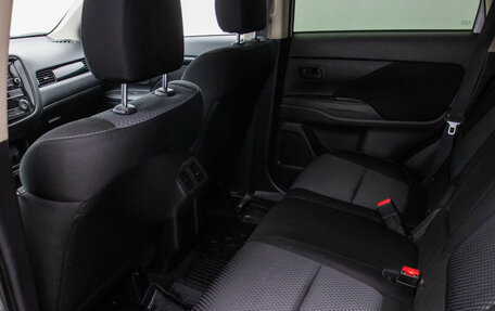 Mitsubishi Outlander III рестайлинг 3, 2019 год, 2 270 000 рублей, 11 фотография