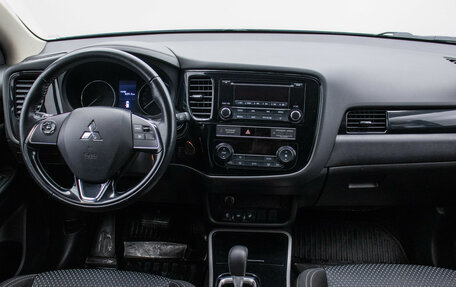 Mitsubishi Outlander III рестайлинг 3, 2019 год, 2 270 000 рублей, 13 фотография