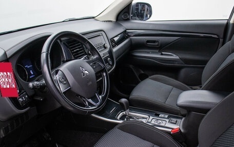 Mitsubishi Outlander III рестайлинг 3, 2019 год, 2 270 000 рублей, 10 фотография