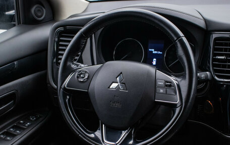 Mitsubishi Outlander III рестайлинг 3, 2019 год, 2 270 000 рублей, 15 фотография