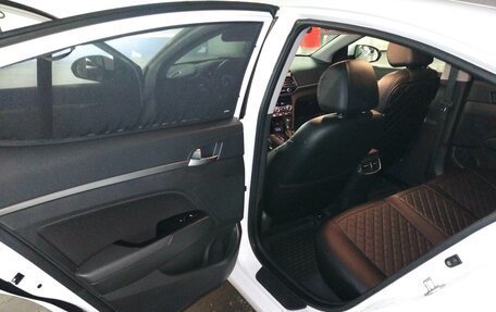 Hyundai Elantra VI рестайлинг, 2019 год, 2 000 000 рублей, 5 фотография