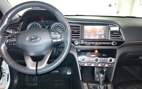 Hyundai Elantra VI рестайлинг, 2019 год, 2 000 000 рублей, 3 фотография