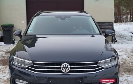 Volkswagen Passat B8 рестайлинг, 2019 год, 1 750 000 рублей, 2 фотография