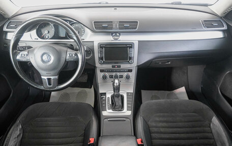Volkswagen Passat B7, 2013 год, 999 000 рублей, 14 фотография