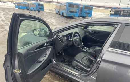 Hyundai Sonata VI, 2011 год, 900 000 рублей, 11 фотография