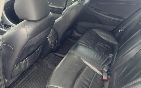 Hyundai Sonata VI, 2011 год, 900 000 рублей, 14 фотография