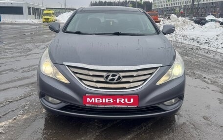 Hyundai Sonata VI, 2011 год, 900 000 рублей, 3 фотография