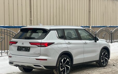 Mitsubishi Outlander, 2023 год, 3 900 000 рублей, 3 фотография