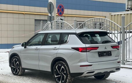 Mitsubishi Outlander, 2023 год, 3 900 000 рублей, 7 фотография