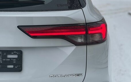 Mitsubishi Outlander, 2023 год, 3 900 000 рублей, 34 фотография