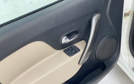 Renault Logan II, 2016 год, 590 000 рублей, 15 фотография