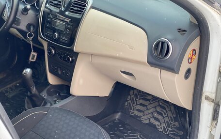 Renault Logan II, 2016 год, 590 000 рублей, 18 фотография