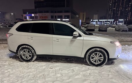 Mitsubishi Outlander III рестайлинг 3, 2013 год, 1 330 000 рублей, 3 фотография
