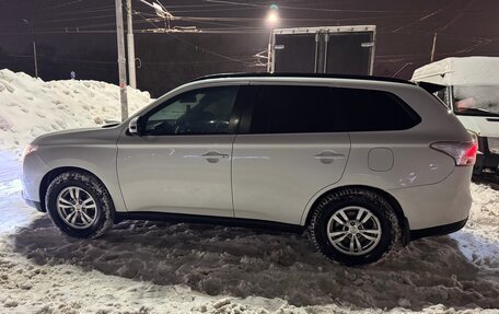 Mitsubishi Outlander III рестайлинг 3, 2013 год, 1 330 000 рублей, 4 фотография