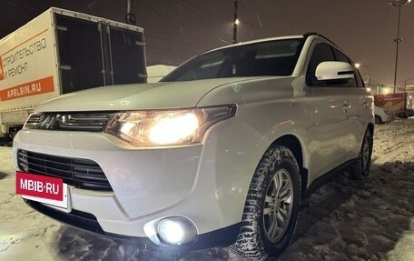 Mitsubishi Outlander III рестайлинг 3, 2013 год, 1 330 000 рублей, 2 фотография