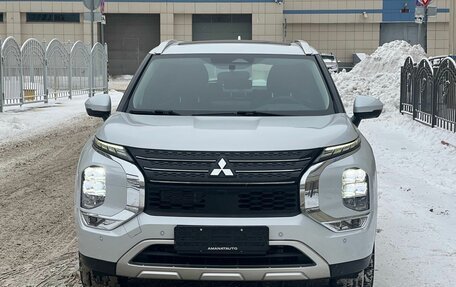 Mitsubishi Outlander, 2023 год, 3 900 000 рублей, 2 фотография