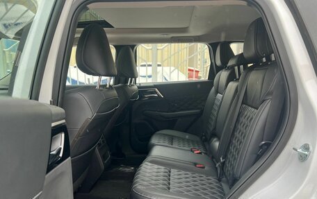 Mitsubishi Outlander, 2023 год, 3 900 000 рублей, 29 фотография