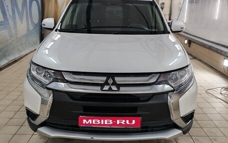 Mitsubishi Outlander III рестайлинг 3, 2015 год, 1 375 000 рублей, 1 фотография