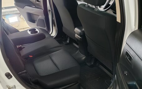 Mitsubishi Outlander III рестайлинг 3, 2015 год, 1 375 000 рублей, 7 фотография