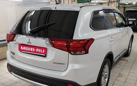 Mitsubishi Outlander III рестайлинг 3, 2015 год, 1 375 000 рублей, 4 фотография