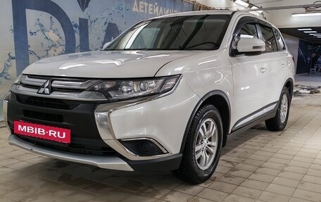 Mitsubishi Outlander III рестайлинг 3, 2015 год, 1 375 000 рублей, 3 фотография