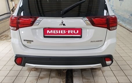 Mitsubishi Outlander III рестайлинг 3, 2015 год, 1 375 000 рублей, 5 фотография
