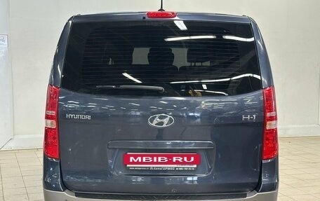 Hyundai H-1 II рестайлинг, 2015 год, 2 080 000 рублей, 3 фотография