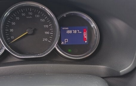 Renault Logan II, 2017 год, 777 000 рублей, 12 фотография