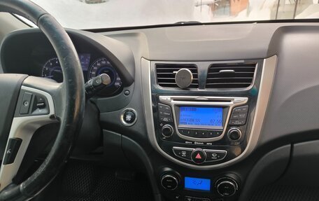 Hyundai Solaris II рестайлинг, 2012 год, 915 000 рублей, 28 фотография