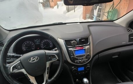 Hyundai Solaris II рестайлинг, 2012 год, 915 000 рублей, 27 фотография