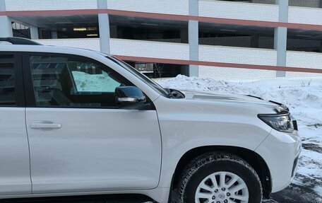 Toyota Land Cruiser Prado 150 рестайлинг 2, 2020 год, 5 100 000 рублей, 6 фотография