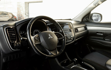 Mitsubishi Outlander III рестайлинг 3, 2012 год, 1 200 000 рублей, 10 фотография