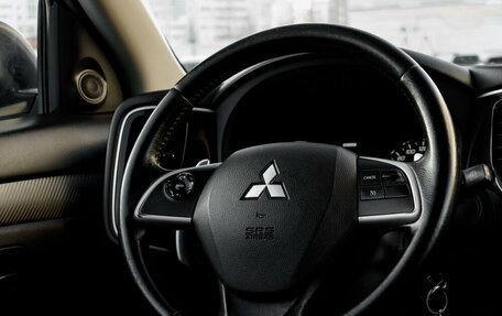 Mitsubishi Outlander III рестайлинг 3, 2012 год, 1 200 000 рублей, 13 фотография