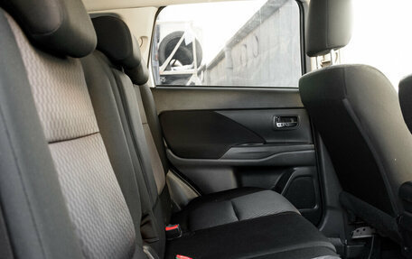 Mitsubishi Outlander III рестайлинг 3, 2012 год, 1 200 000 рублей, 23 фотография