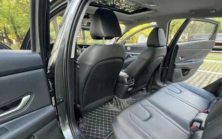 Hyundai Elantra, 2022 год, 1 300 000 рублей, 10 фотография