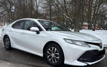 Toyota Camry, 2020 год, 2 420 000 рублей, 1 фотография