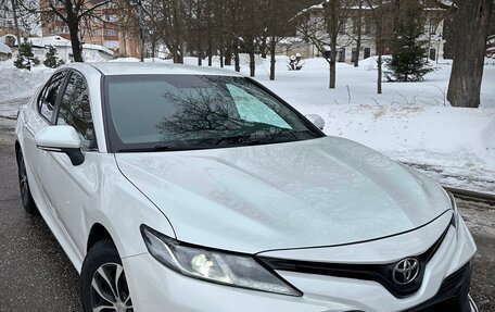 Toyota Camry, 2020 год, 2 420 000 рублей, 2 фотография