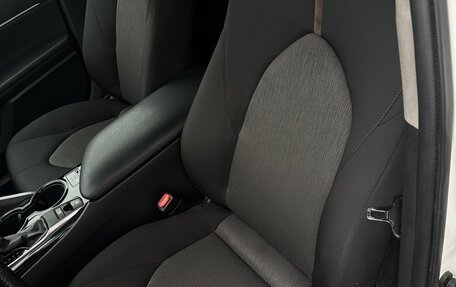 Toyota Camry, 2020 год, 2 420 000 рублей, 10 фотография