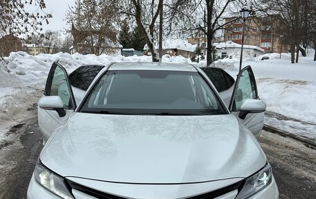 Toyota Camry, 2020 год, 2 420 000 рублей, 8 фотография