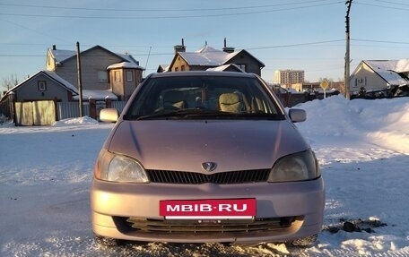 Toyota Platz, 2001 год, 415 000 рублей, 2 фотография